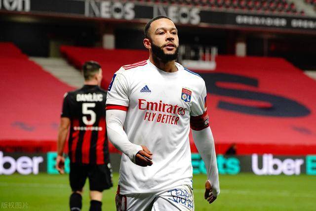  里昂核心前锋重伤休战，赛季冲刺蒙上阴影  